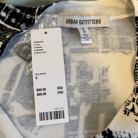 UO Alicia Cropped Cardigan Sweater Newsprint - Picture 4 of 4